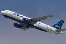 Các tia vũ trụ năng lượng cao có thể gây ra một lỗi hiếm gặp ở máy bay. Ảnh: PM.