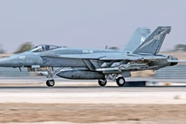 Máy bay F-18E Super Hornet của Hải quân Mỹ tại Căn cứ Không quân Muwaffaq Salti, Jordan, thuộc Phi đội Chiến đấu Cơ 25. Ảnh: MW.