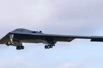 Hình ảnh một máy bay ném bom tàng hình B-2 của Mỹ đang bay. Ảnh: Getty.