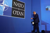 Tổng thống Mỹ Donald Trump rời đi sau cuộc họp báo tại hội nghị thượng đỉnh NATO ở The Hague, Hà Lan, ngày 25/6/2025. Ảnh: Reuters.