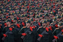 Các thành viên của Lực lượng Vệ binh Cách mạng Hồi giáo Iran trong một cuộc duyệt binh năm 2024. Ảnh: Shutterstock.