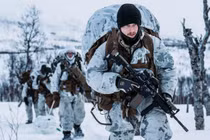 Lính thủy đánh bộ Mỹ trong quá trình huấn luyện ở Bắc Cực tại Na Uy. Ảnh: MW.