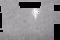 Ảnh chụp màn hình từ hồ sơ UFO được giải mật của Mỹ, DOW-UAP-PR059 “NAG UAP 1 Jun 20”, cho thấy một vật thể “hình người”. Ảnh: SCMP.