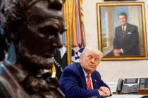 Tổng thống Mỹ Donald Trump trong một cuộc họp báo với Elon Musk (không có trong ảnh) tại Phòng Bầu dục của Nhà Trắng, ở Washington, D.C., Mỹ, ngày 30/5/2025. Ảnh: Reuters.