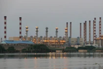 Hình ảnh tổng quan về nhà máy lọc dầu Abadan ở tây nam Iran ngày 21/9/2019. Ảnh: Reuters.