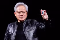 CEO Nvidia Jensen Huang giới thiệu GPU RTX Spark trong bài phát biểu quan trọng bên lề triển lãm thương mại Computex, ngày 1/6. Ảnh: Reuters.