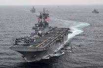 Tàu tấn công đổ bộ USS Boxer của Mỹ tham gia các cuộc tập trận. Ảnh: Getty.