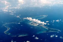 Ảnh tư liệu cho thấy Diego Garcia, hòn đảo lớn nhất trong quần đảo Chagos và là nơi đặt một căn cứ quân sự lớn của Mỹ ở giữa Ấn Độ Dương, được thuê từ Anh vào năm 1966. Ảnh: Reuters.