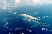 Ảnh tư liệu cho thấy Diego Garcia, hòn đảo lớn nhất trong quần đảo Chagos và là nơi đặt một căn cứ quân sự lớn của Mỹ ở giữa Ấn Độ Dương, được thuê từ Anh vào năm 1966. Ảnh: Reuters.