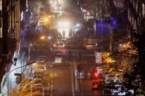 Người biểu tình Iran tập trung trên đường phố trong cuộc biểu tình phản đối sự sụp đổ giá trị đồng nội tệ, tại Tehran, Iran ngày 8/1. Ảnh: Reuters.