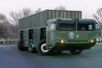 Nguyên mẫu xe hạng nặng chạy điện dạng mô-đun của Trung Quốc. Ảnh: IE.