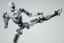 Robot hình người T800 của EngineAI Robotics có khả năng tung ra những cú đá xoay vòng kiểu Lý Tiểu Long với lực rất mạnh. Ảnh: SCMP.