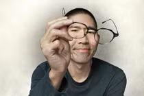 Edwin Chen, nhà sáng lập công ty Surge AI. Ảnh: Forbes.