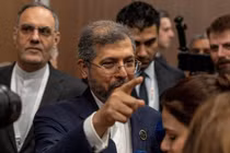 Thứ trưởng Ngoại giao Iran Saeed Khatibzadeh phát biểu trước các phóng viên khi tham dự Diễn đàn Ngoại giao Antalya tại Antalya, Thổ Nhĩ Kỳ ngày 18/4. Ảnh: Reuters.