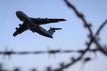 Một máy bay vận tải quân sự Lockheed C-5 Galaxy của Mỹ. Ảnh: Getty.