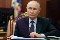 Ông Putin đã tăng cường an ninh xung quanh dinh thự yêu thích của mình vì lo sợ các cuộc tấn công bằng máy bay không người lái tầm xa từ Kiev. Ảnh: EPA.