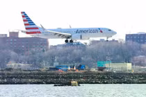 Bảng lương của phi công hãng American Airlines khiến nhiều người ngạc nhiên. Ảnh: Reuters.