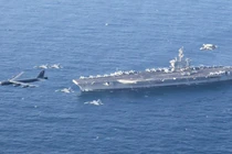 Tàu sân bay USS Abraham Lincoln tiến hành các cuộc tập trận trong khu vực thuộc trách nhiệm của Bộ Tư lệnh Trung ương Mỹ. Ảnh: Getty.