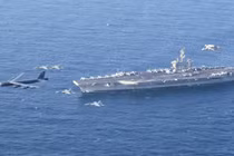 Tàu sân bay USS Abraham Lincoln tiến hành các cuộc tập trận trong khu vực thuộc trách nhiệm của Bộ Tư lệnh Trung ương Mỹ. Ảnh: Getty.