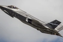Máy bay chiến đấu thế hệ thứ năm F-35 của Không quân Mỹ. Ảnh: MW.