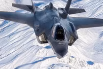 Máy bay chiến đấu thế hệ thứ 5 F-35A do Mỹ chế tạo. Ảnh: MW.