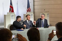 Tổng thống Ukraine Volodymyr Zelensky, Tổng thống Pháp Emmanuel Macron và Thủ tướng Anh Keir Starmer, Paris, Pháp ngày 6/1. Ảnh: Getty.