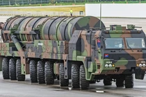 Tên lửa đạn đạo Hyunmoo-5 của Hàn Quốc. Ảnh: MW.