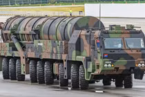 Tên lửa đạn đạo Hyunmoo-5 của Hàn Quốc. Ảnh: MW.