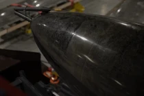 Một tên lửa hành trình Flamingo tại một nhà máy sản xuất vũ khí ở Ukraine. Ảnh: WSJ.