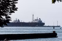 Một tàu chở dầu đậu ở ngoài khơi Port Jose, Venezuela, vào tháng 11/2025. Ảnh: Reuters.