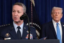 Tướng Dan Caine phát biểu tại câu lạc bộ Mar-a-Lago ở Palm Beach, Florida, ngày 3/1. Ảnh: Reuters.