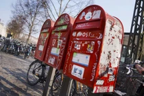 Các hộp thư đã bị dỡ bỏ trên khắp Đan Mạch. Ảnh: EPA.