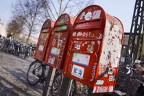 Các hộp thư đã bị dỡ bỏ trên khắp Đan Mạch. Ảnh: EPA.