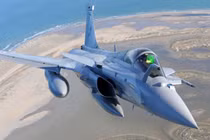 Máy bay Rafale mang tên lửa hạt nhân ASMP-A (bên trái) và vụ nổ hạt nhân. Ảnh: MW.