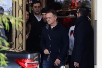 Trợ lý Điện Kremlin Vladimir Medinsky rời khách sạn InterContinental vào ngày diễn ra cuộc đàm phán hòa bình do Mỹ làm trung gian giữa Nga và Ukraine, tại Geneva, Thụy Sĩ, ngày 18/2. Ảnh: Reuters.