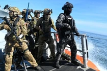 Đội phản ứng an ninh hàng hải thuộc Lực lượng bảo vệ bờ biển Mỹ. Ảnh: MW.