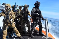 Đội phản ứng an ninh hàng hải thuộc Lực lượng bảo vệ bờ biển Mỹ. Ảnh: MW.