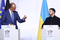 Thủ tướng Friedrich Merz và Tổng thống Ukraine Volodymyr Zelensky tham gia một cuộc họp báo tại Paris, Pháp. Ảnh: Getty.