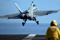 Một máy bay chiến đấu cất cánh từ tàu sân bay USS Gerald Ford. Ảnh: Getty.