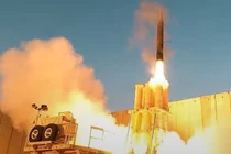 Cảnh phóng từ hệ thống tên lửa chống đạn đạo Arrow-3 của Israel. Ảnh: MW.