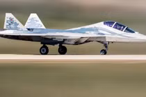 Máy bay chiến đấu hai chỗ ngồi thế hệ thứ năm Su-57. Ảnh: MW.