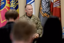 Ông Oleksandr Syrsky, đang nói chuyện với các nhà báo trong một cuộc họp ở Kiev vào ngày 22/6/2025. Ảnh: AFP.