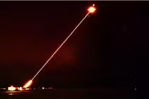 Một cuộc thử nghiệm vũ khí laser DragonFire được tiến hành tại Hebrides ở Scotland. Ảnh: IE.