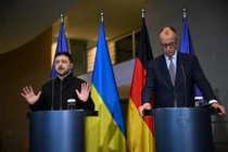 Thủ tướng Đức Friedrich Merz và Tổng thống Ukraine Volodymyr Zelenskiy tham dự cuộc họp báo tại Phủ Thủ tướng ở Berlin, Đức, ngày 15/12. Ảnh: Reuters.