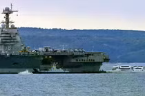 Hải quân Iran hôm 12/4 cảnh báo rằng các tàu quân sự tiến gần đến eo biển Hormuz sẽ phải đối mặt với "phản ứng mạnh mẽ và quyết liệt". Ảnh: AFP.