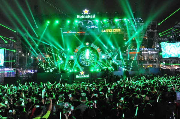heineken-countdown-party-lan-dau-thap-sang-dat-cang-2.jpg