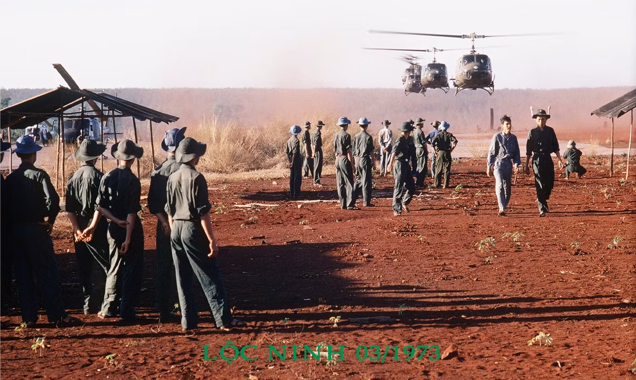 4-trao-tra-tu-binh-tai-loc-ninh-1973.jpg