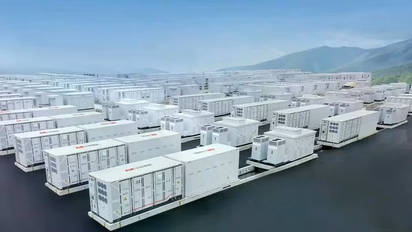 Trạm lưu trữ năng lượng 400MWh đầu tiên trên thế giới được xây dựng bằng pin dung lượng lớn 628Ah. Ảnh: EVE Energy.