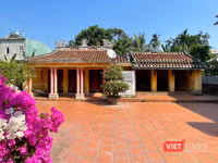 Nhà thờ bà Nhiêu, nơi đây có 6 hầm bí mật được xây dựng từ cuối năm 1962 đến năm 1968 tại những vị trí: dưới nền nhà thờ, góc trước sân nhà, sau vườn và trong bếp.