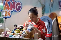 Trình diễn móc sợi len làm con giống